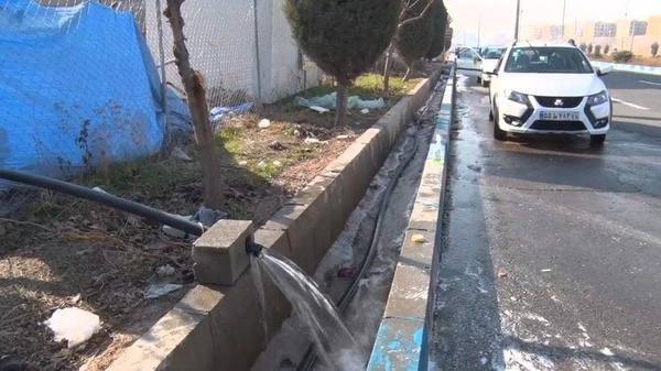 هدررفت آب در بلوار خلیج فارس شهر مِهستان